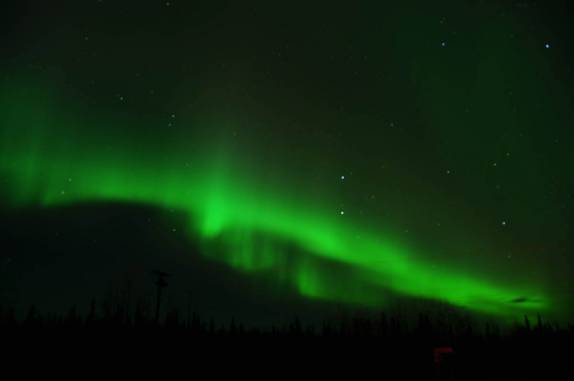 Um verdadeiro show cósmico, na Aurora Boreal na noite sem lua em Tok, no Alaska